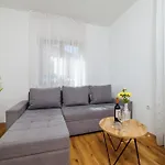 Ivka Apartamento *